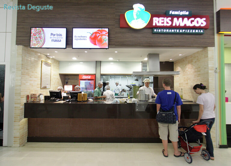 Famiglia Reis Magos – Midway Mall